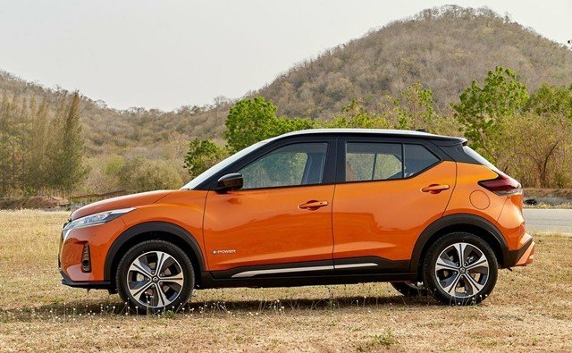 Thân xe Nissan Kicks 2022 mang đậm phong cách SUV.