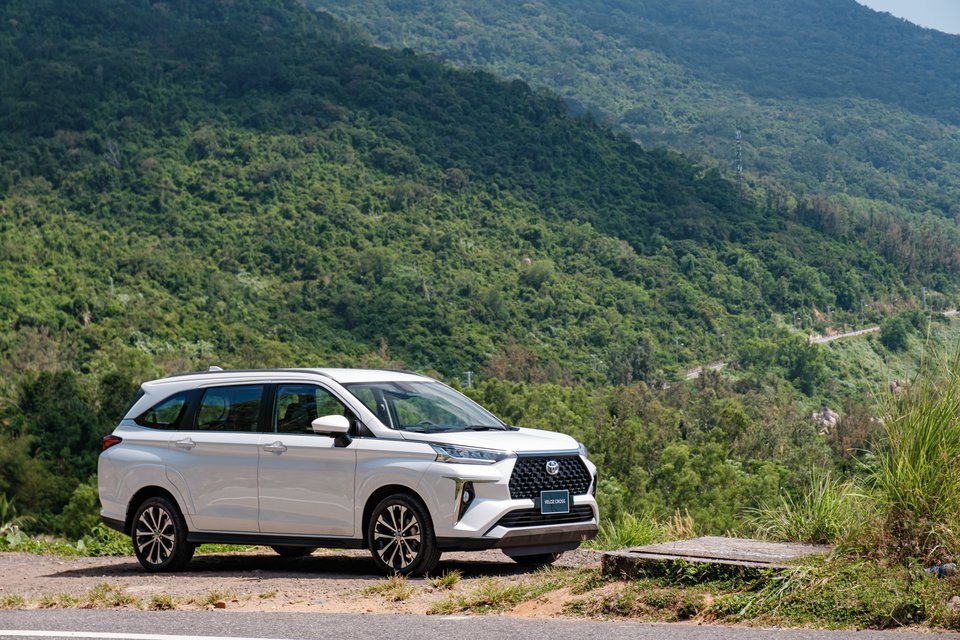 Giá xe Toyota Veloz Cross 2022: giá lăn bánh, khuyến mãi Tháng 12 tại Khánh Hòa