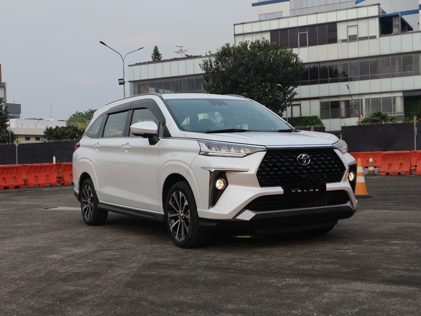 Giá xe Toyota Veloz Cross 2022: giá lăn bánh, khuyến mãi Tháng 12 tại Khánh Hòa